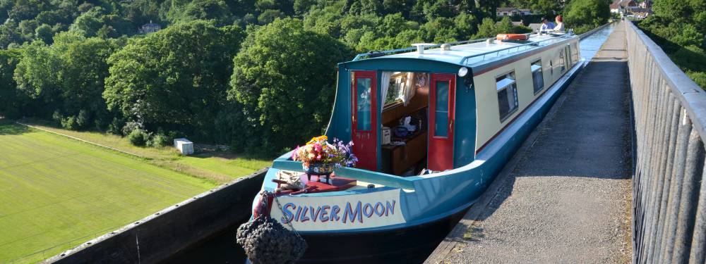 https://cheshirecatnarrowboats.co.uk/